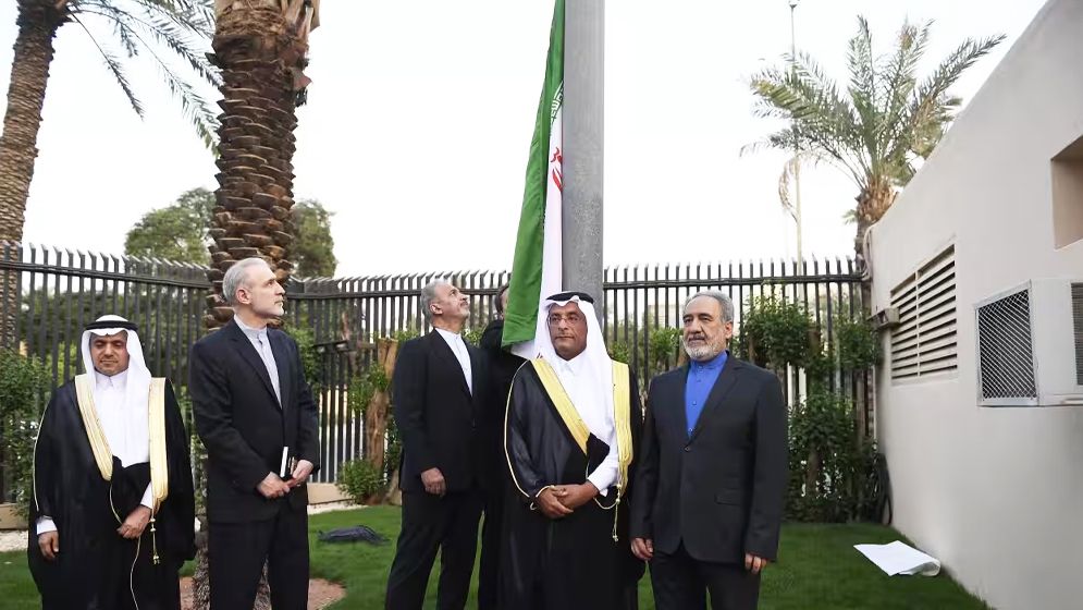 ইরানি দূতাবাসের ৫ কর্মীকে সৌদি আরব ছাড়ার নির্দেশ