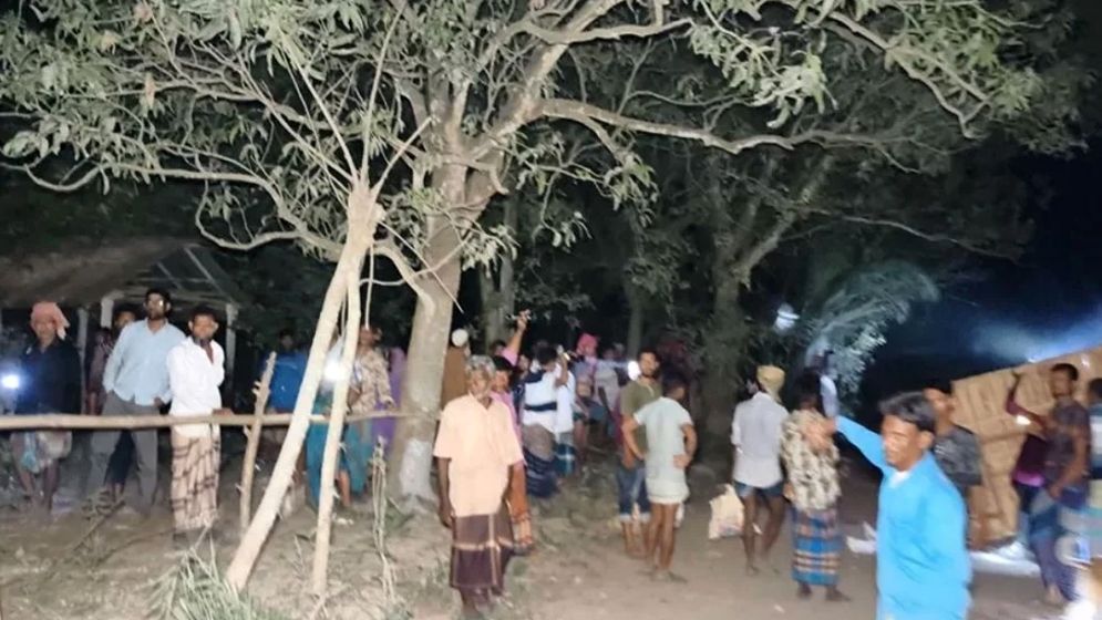 ভিজিএফ চালের কার্ড নিয়ে বিএনপির দু'পক্ষে সংঘর্ষ, আহত ৩০