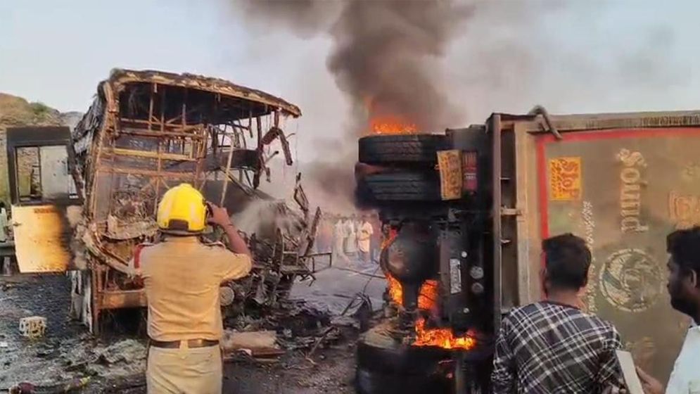 ভারতে বাস-লরির সংঘর্ষে নিহত ১৩