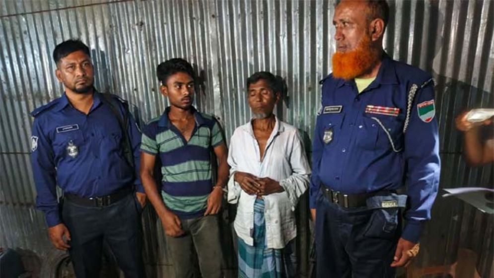 অবৈধভাবে তেল মজুদ করায় পিতা-পুত্র গ্রেপ্তার