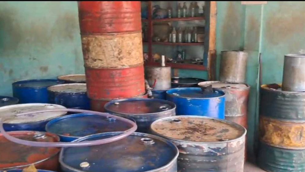 জ্বালানি তেলের অবৈধ মজুতের তথ্য দিলেই পুরস্কার