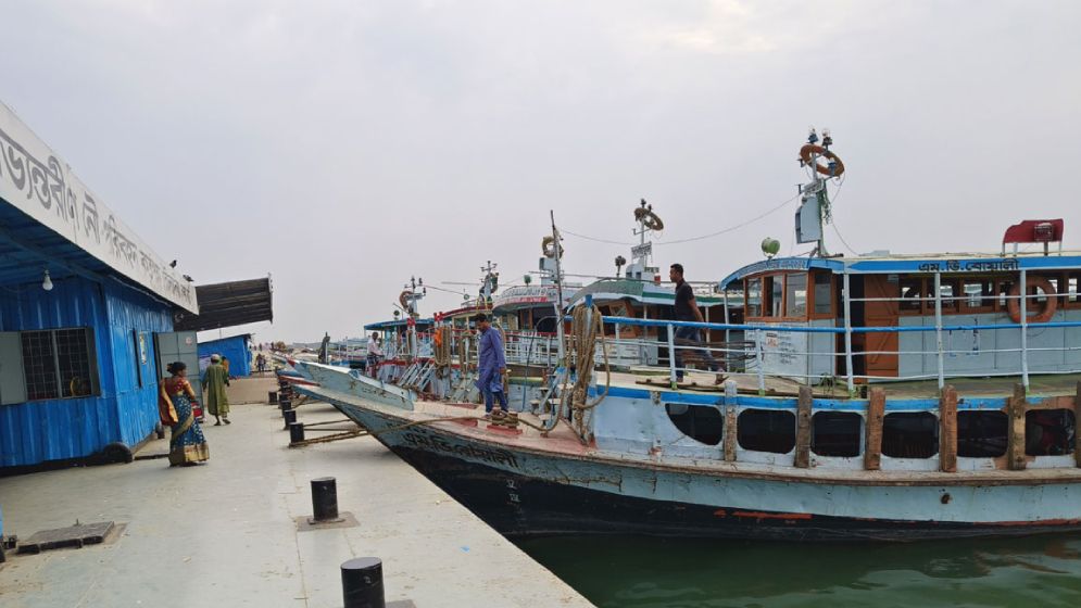 দৌলতদিয়া-পাটুরিয়া নৌরুটে লঞ্চ চলাচল বন্ধ