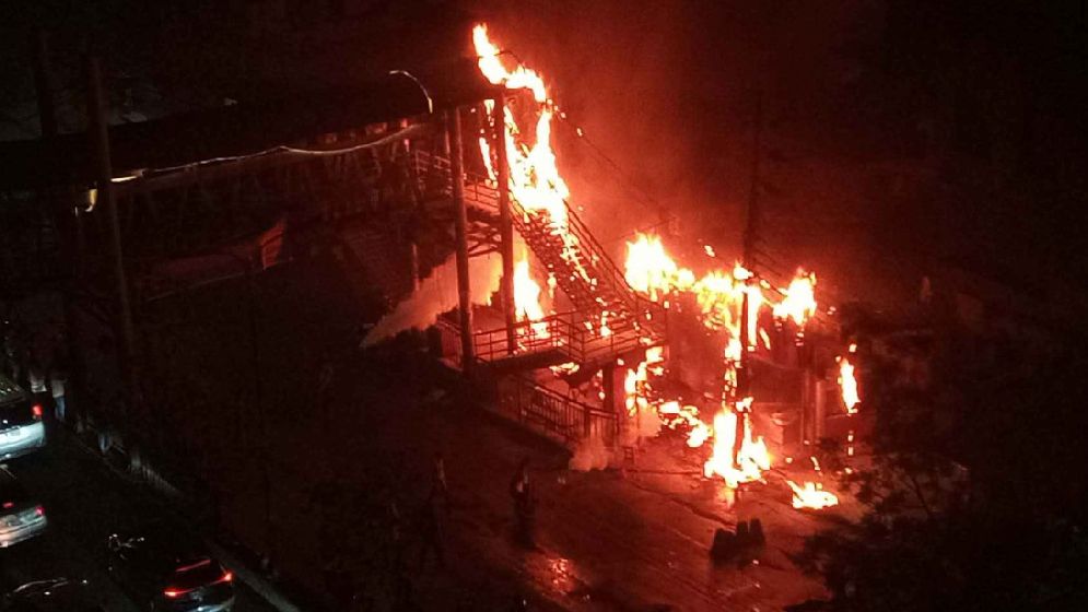 রাজধানীর নদ্দায় ভয়াবহ আগুন