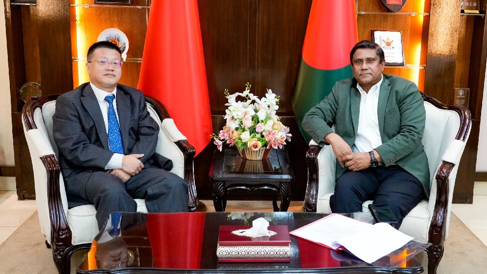 প্রতিরক্ষা উপদেষ্টার সঙ্গে চীনা রাষ্ট্রদূতের সাক্ষাৎ
