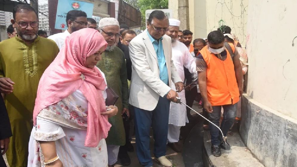 রাজধানীর ধলপুরে দক্ষিণ সিটির বিশেষ পরিচ্ছন্নতা অভিযান