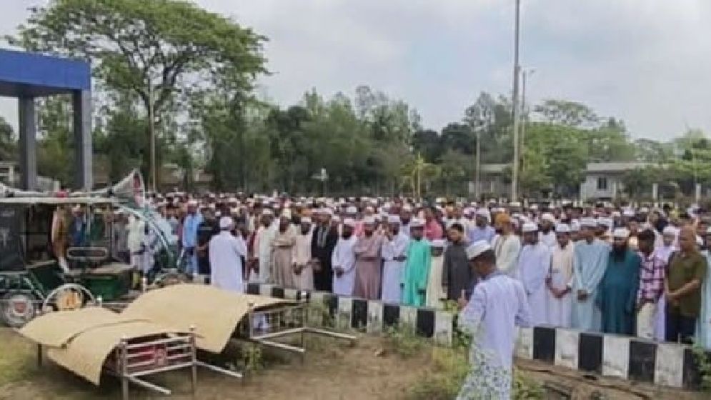 সেতু ভেঙে নিহত ৫ শিশুর দাফন সম্পন্ন