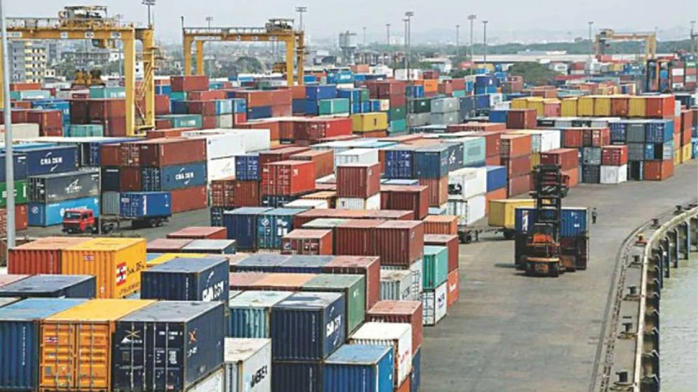 চট্টগ্রাম বন্দরে ভিড়ছে প্রায় দুই লাখ টন গ্যাস