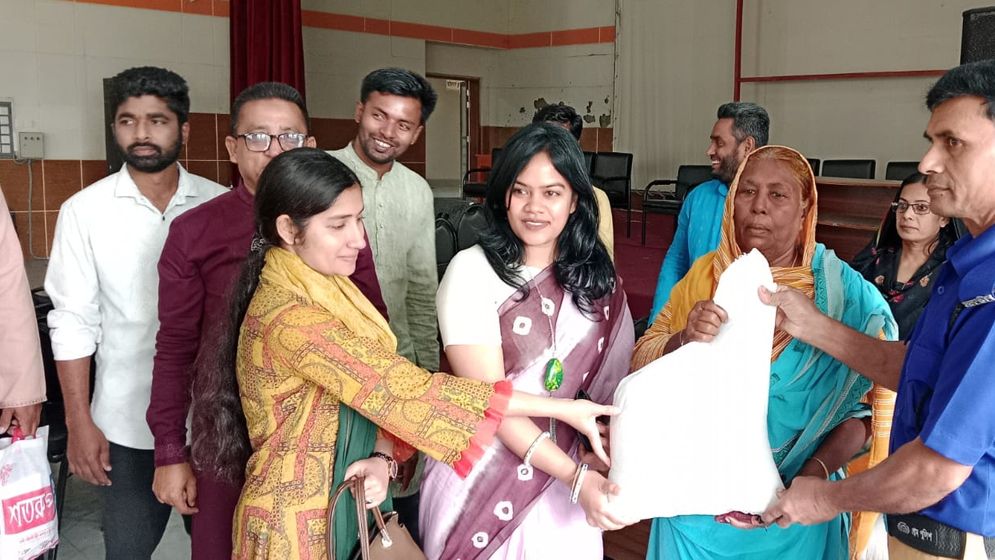 আলফাডাঙ্গায় ভিজিএফ চাল বিতরণ শুরু