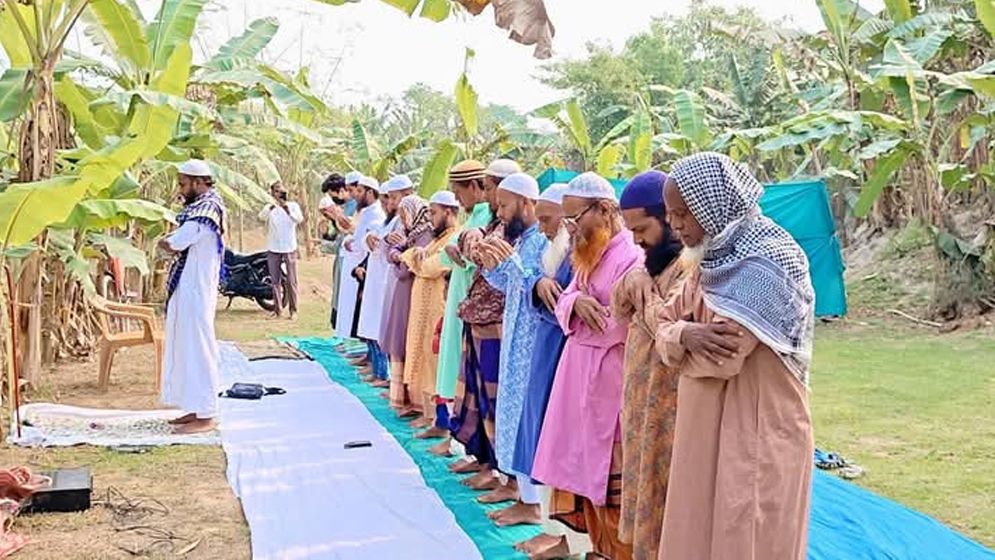 চিরিরবন্দরে ঈদের নামাজ অনুষ্ঠিত