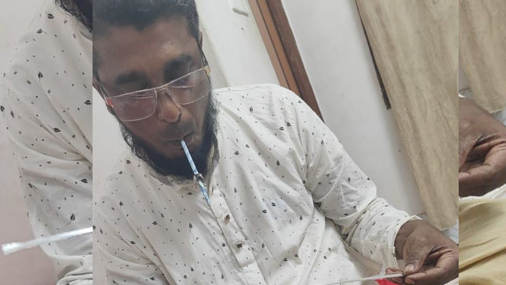 কুয়াকাটা মৎস্যজীবী দল নেতার ইয়াবা সেবনের ভিডিও ভাইরাল