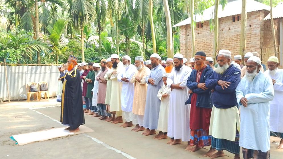 কুড়িগ্রামে ৬ গ্রামে ঈদের নামাজ আদায়