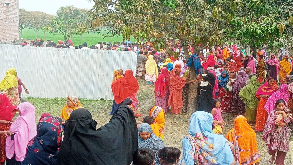 শিবগঞ্জে গৃহবধূর লাশ উদ্ধার, স্বামী আটক