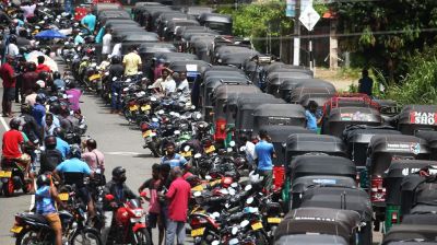 জ্বালানি বাঁচাতে সাপ্তাহিক ছুটি ৩ দিন করেছে শ্রীলঙ্কা