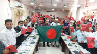 রেলওয়ের গণ্ডি পেরিয়ে অনন্য এক মানবিকতার আইডল টিটিই মিঠু