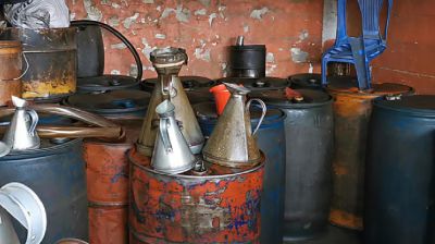 গোয়ালঘর থেকে বিপুল পরিমাণ পেট্রল-অকটেন উদ্ধার