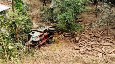 বান্দরবানে লাকড়িবোঝাই ট্রাক খাদে, চালকসহ নিহত ২