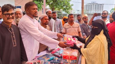 কুয়াকাটায় ঈদ উপলক্ষে ৫ হাজার নারীকে শাড়ি বিতরণ