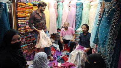 ফরিদপুরে ঈদের পোশাক কেনায় ব্যাস্ত ক্রেতা