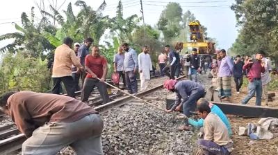 ‘নীলসাগরের’ উদ্ধারকাজ শেষ, স্বাভাবিক হচ্ছে রেল যোগাযোগ  