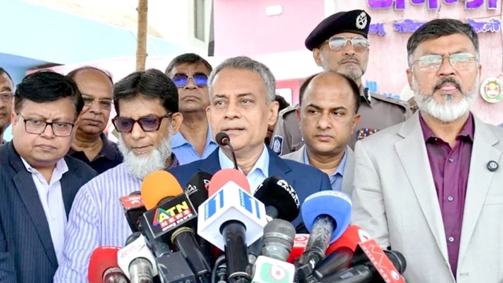 ‘ঈদযাত্রা স্বস্তিদায়ক, নেওয়া হচ্ছে না বাড়তি ভাড়া’  