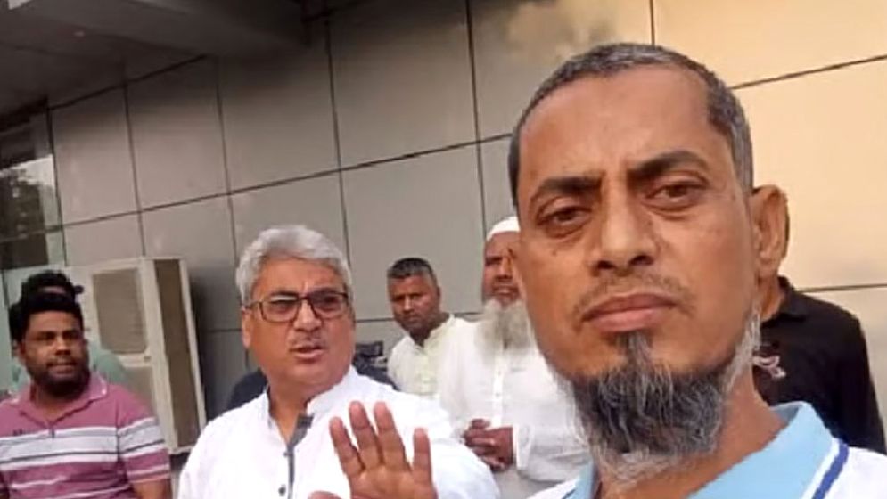 সংসদ সদস্যের সঙ্গে হত্যা মামলার আসামির সেলফি!  