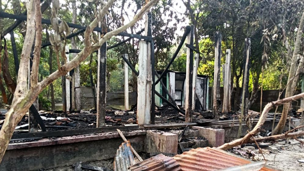 মাদকের টাকা না পেয়ে নিজের ঘরেই আগুন