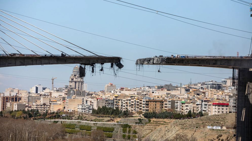 ইরানজুড়ে হামলায় বহু রেলপথ ও সেতু বিধ্বস্ত