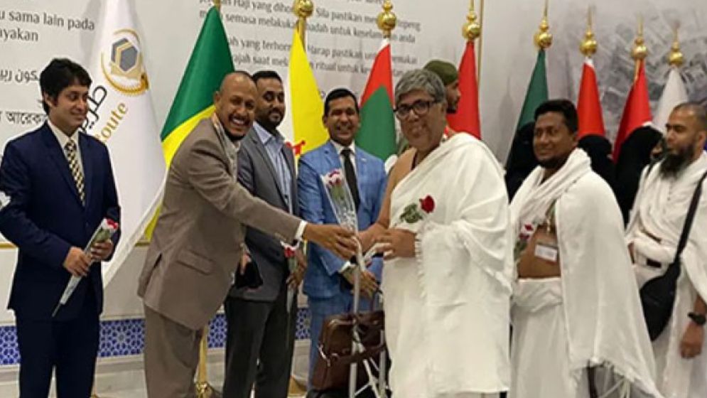 প্রথম দিনেই হজে গেলেন ২৮১২ বাংলাদেশি