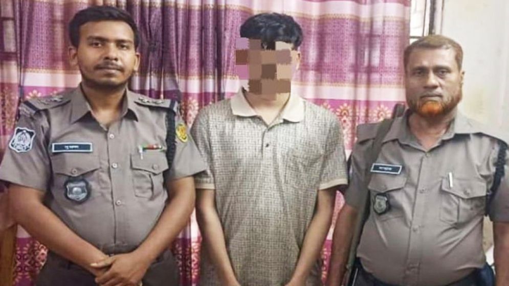 ডিবি পরিচয়ে অর্থ আত্মসাৎকারী গ্রেফতার