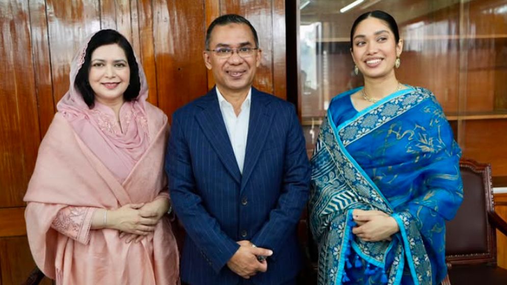 সপরিবারে সিনেমা হলে প্রধানমন্ত্রী