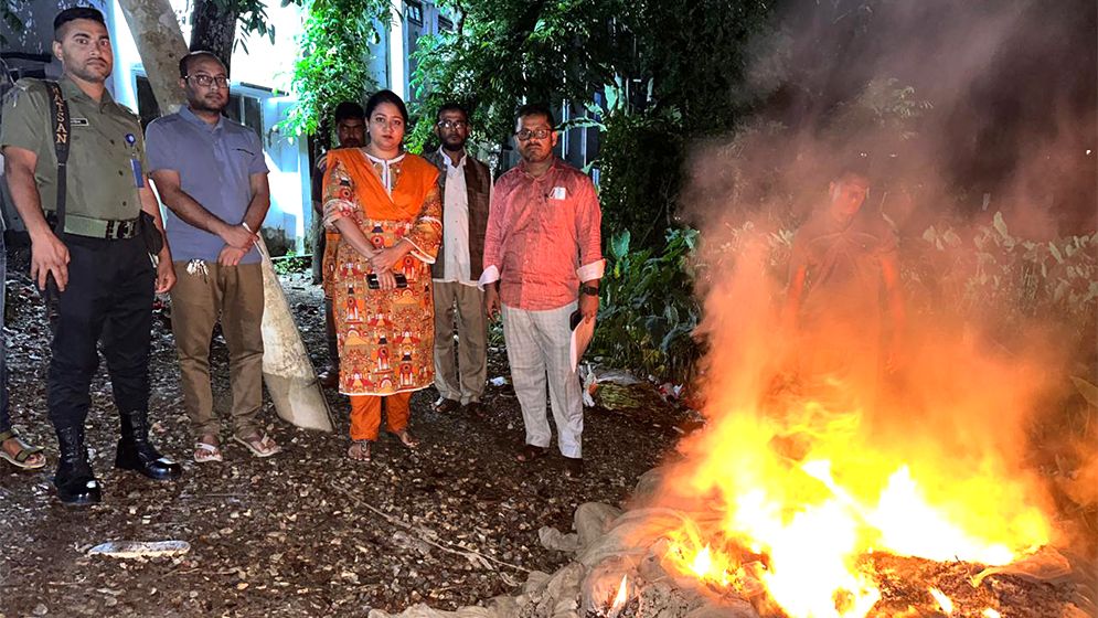 জাটকা নিধন রোধে অভিযান: ৩ জেলের কারাদণ্ড, জাল পুড়িয়ে ধ্বংস