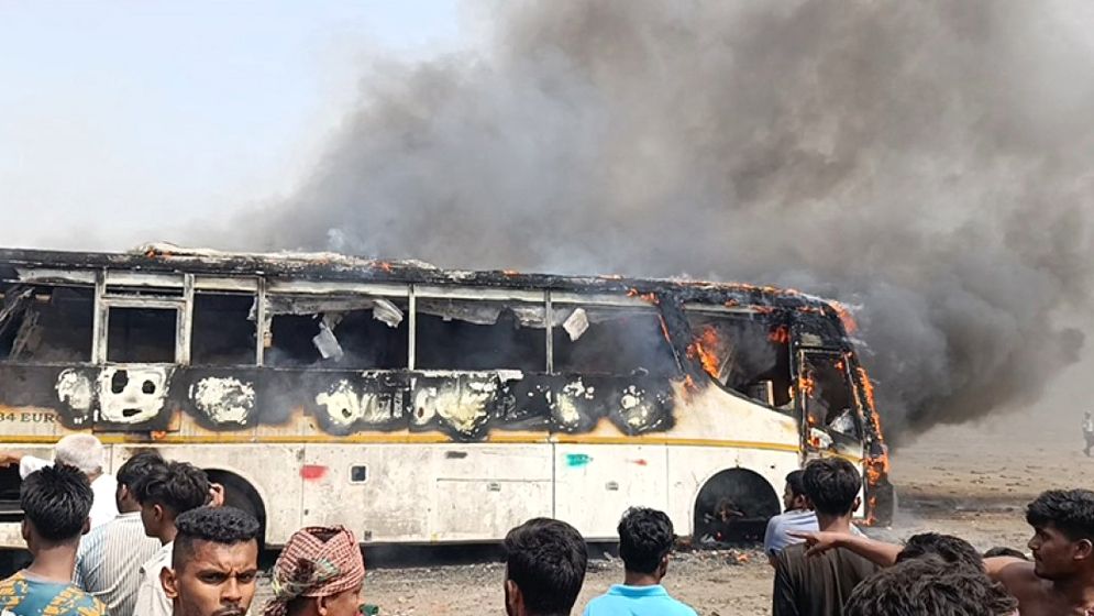 কুমিল্লায় একসঙ্গে ৩ বাসে আগুন 