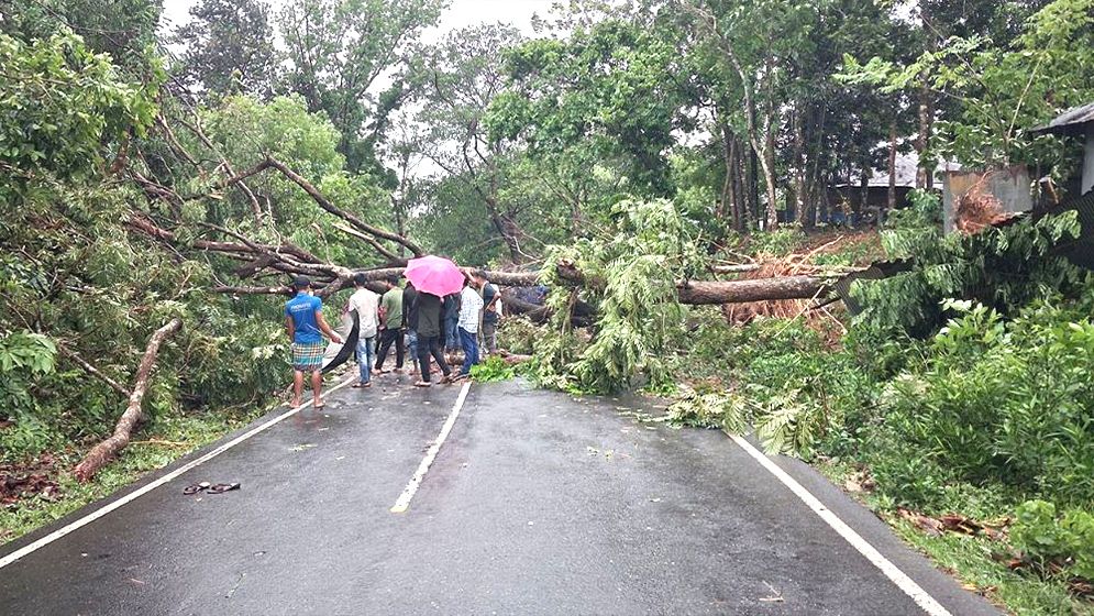 খাগড়াছড়ি-চট্টগ্রাম-ঢাকা সড়ক যোগাযোগ বন্ধ
