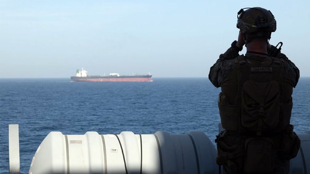 মার্কিন অবরোধ ভেঙে ৩ দিনে হরমুজ প্রণালি পার হলো ইরানের ৫২ জাহাজ