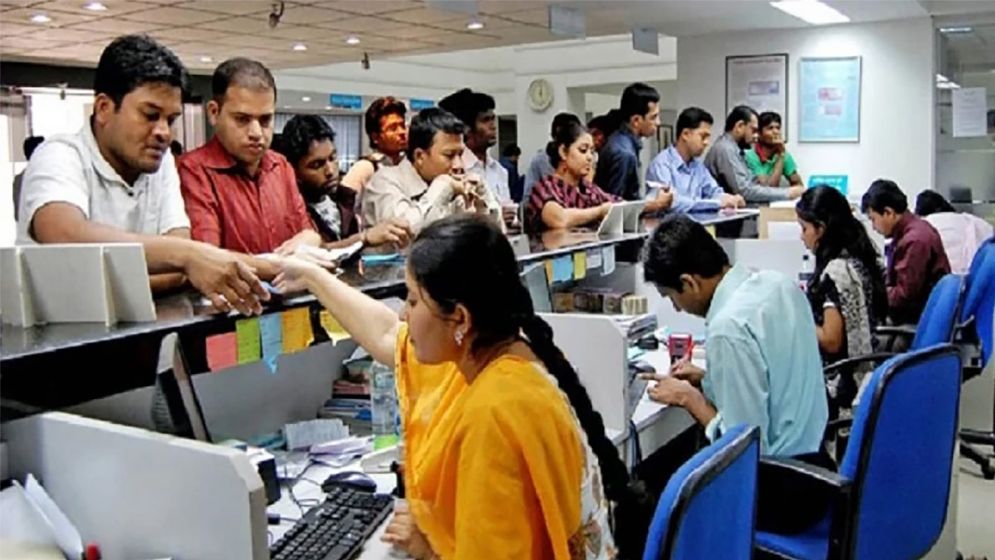 আজ থেকে নতুন সময়সূচিতে ব্যাংকে লেনদেন