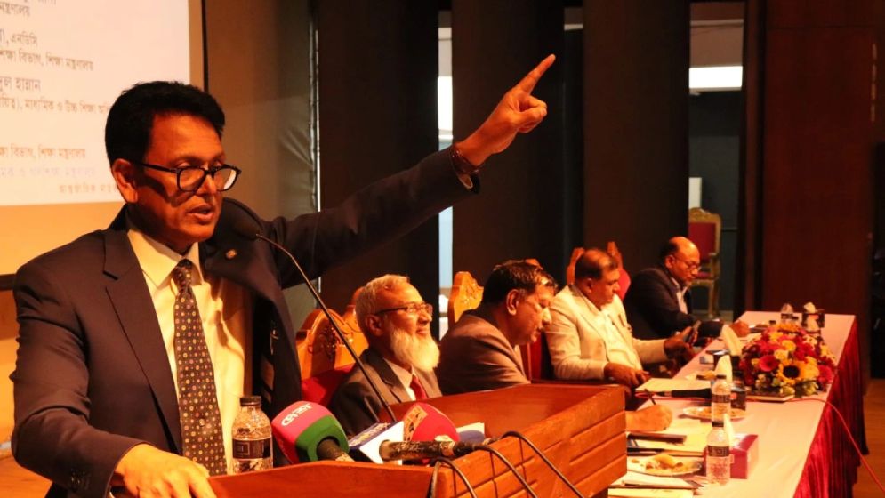 শিক্ষাপ্রতিষ্ঠানে অনলাইন-অফলাইন ক্লাসের সময়সূচি জানালেন শিক্ষামন্ত্রী