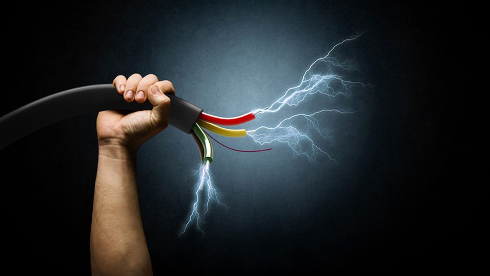 চাঁদার দাবিতে পিকআপ চালককে বৈদ্যুতিক শক দিলো যুবদল নেতা