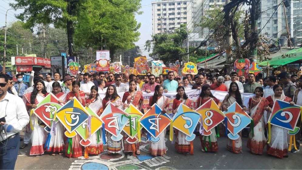 বৈশাখী শোভাযাত্রায় চট্টগ্রামে উৎসবের আমেজ