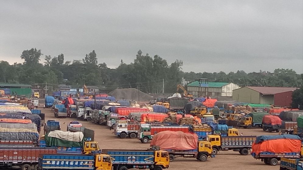 পহেলা বৈশাখে হিলি বন্দরে আমদানি-রপ্তানি বন্ধ