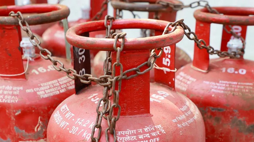 মধ্যপ্রাচ্য সংঘাতে চরম ঝুঁকিতে ভারতের অর্থনীতি