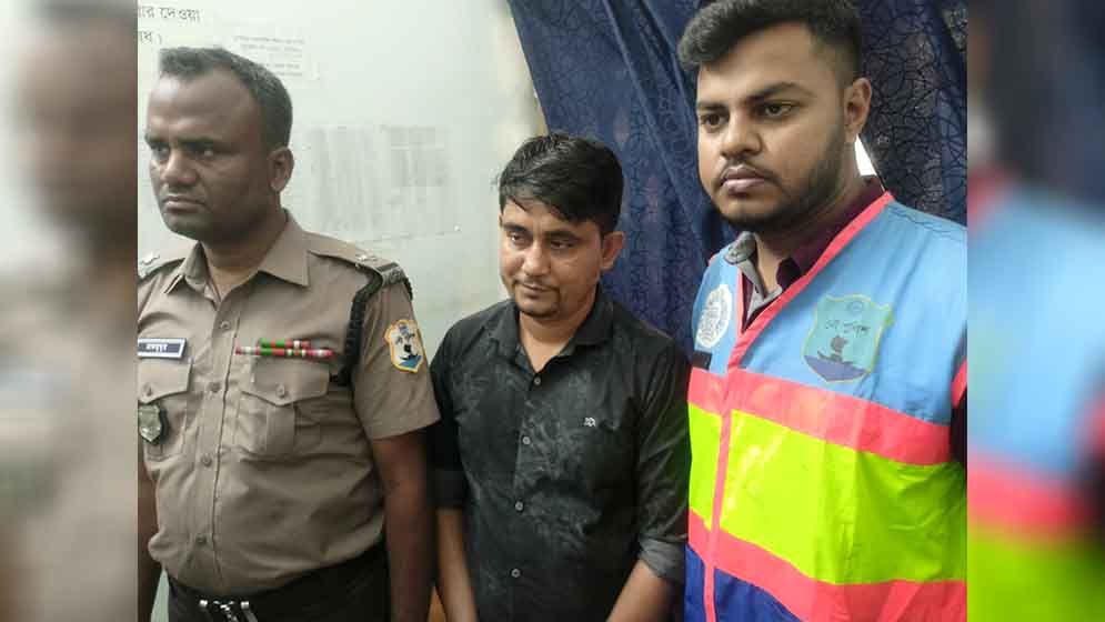 নৌপুলিশের অভিযানে মেঘনায় বালু দস্যু চক্রের সদস্য খলিল গ্রেপ্তার