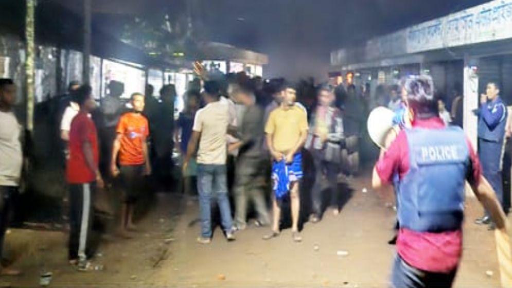 বীমার গ্রাহক সংগ্রহে দু’পক্ষের সংঘর্ষ, আহত অর্ধশতাধিক