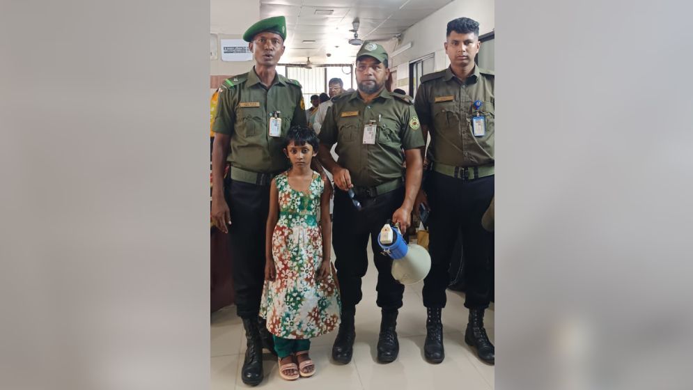 হারানো শিশুকে ১ ঘণ্টায় উদ্ধার করলো আনসার সদস্যরা