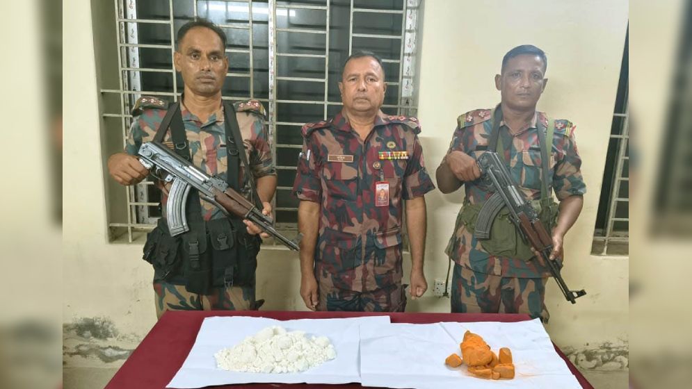 সীমান্তে বিপুল পরিমাণ বিস্ফোরক উদ্ধার করল বিজিবি