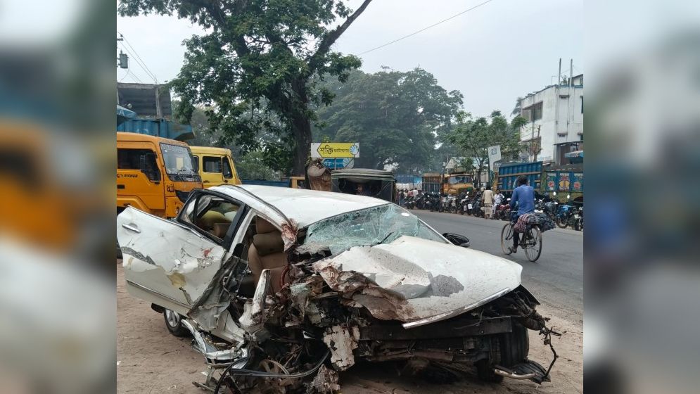 সড়ক দুর্ঘটনায় প্রাণ গেলো স্বামীর, আহত স্ত্রী
