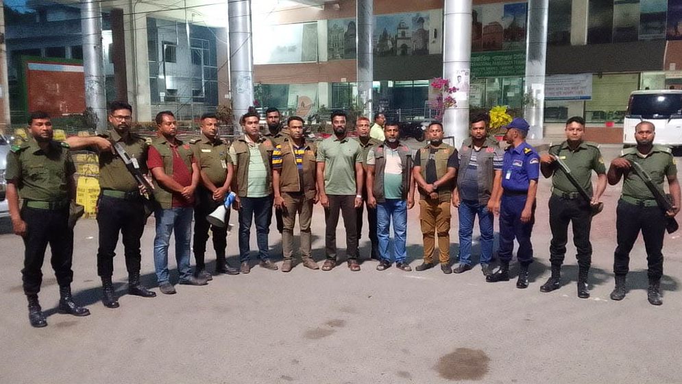 বেনাপোলে যাত্রী হয়রানি প্রতিরোধে যৌথ মহড়া