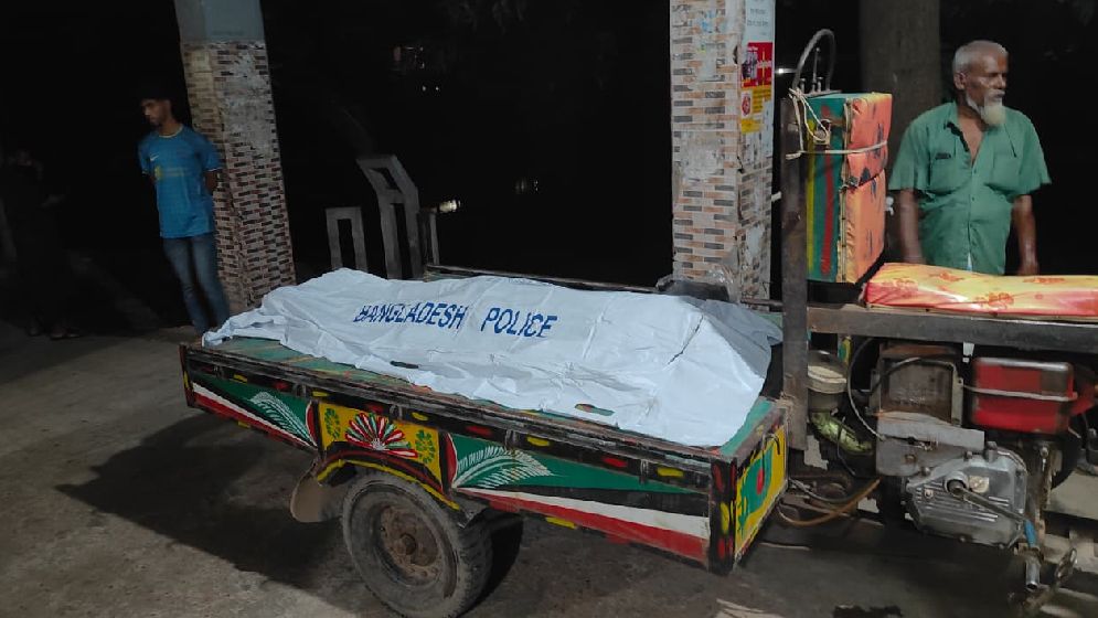 পূর্ব শত্রুতার জের ধরে যুবককে কুপিয়ে হত্যা  