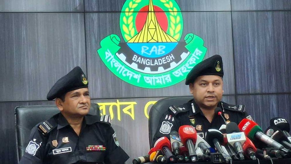 চাঁদাবাজদের বিরুদ্ধে কঠোর অভিযানে র‌্যাব