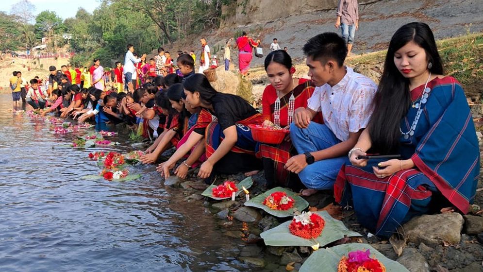 বৈচিত্র্যের রঙে মুখর পাহাড়, বিজু–সাংগ্রাইয়ে বর্ণিল বর্ষবরণ