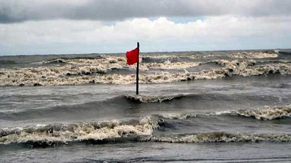 দেশের ১৭ অঞ্চলে ঝড়ের পূর্বাভাস, নদীবন্দরে সতর্কতা